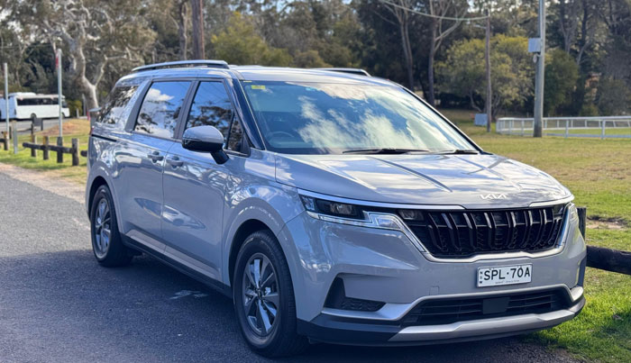 8 x Seaters Kia Carnival 2023  A01