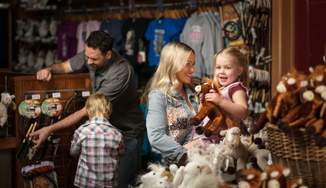 AOS Heartland PreShow Retail Family 001