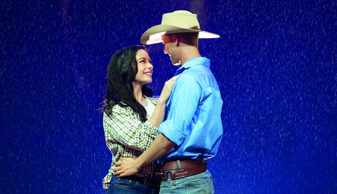 AOS Heartland Show Rain Couple001