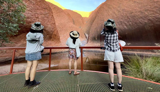 AY02 ULURU MUTITJULU WATERWHOLE