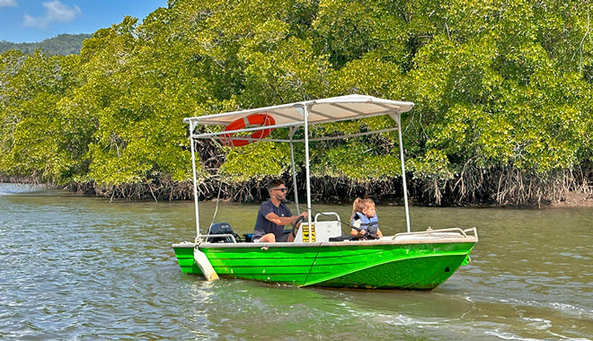 Cairns Boat Hire 011