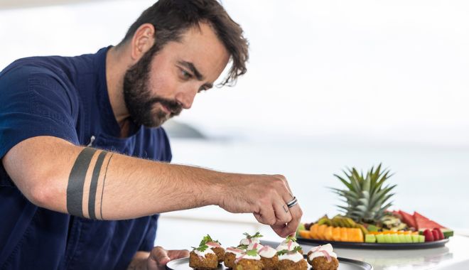 Explore Dinner Cruise departing from hamiltion island (4)