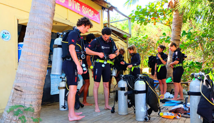 FIJIi learn to dive 001