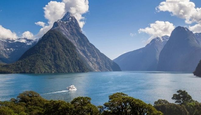 Milford Sound Day Tour with Scenic Cruise (1)