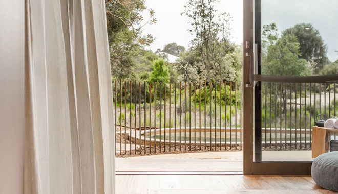 Peninsula Suite outdoor private hot spring WEB 001.