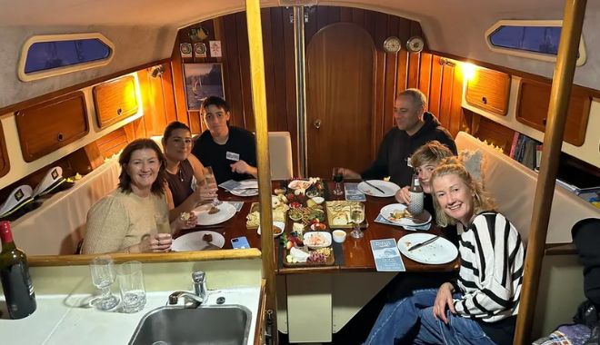 Private Trivia Dinner Yacht Charter (3)