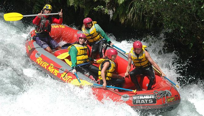 RANGITAIKI RAFTING GRADE 3 4 hold on