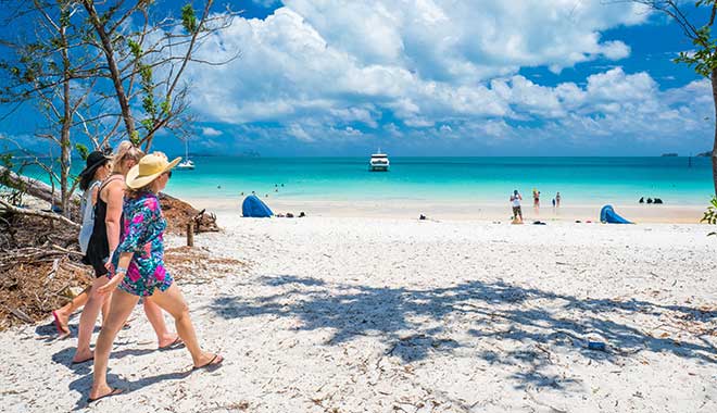 Strolling on Whitehaven Beach with Cruise Whitsundays