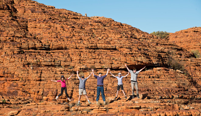 Hiking over Kings Canyon