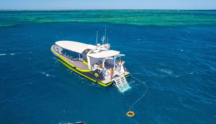 WEB Viper one day Outer Reef Snorkel and Whitehaven Beach 001