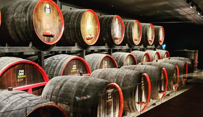 Wander up into the Hills to explore Magill Estate2.