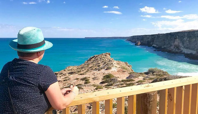 Whale watching at Head of Bight web