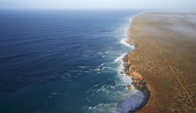 Whale watching flight over the Great Australian Bigh webt