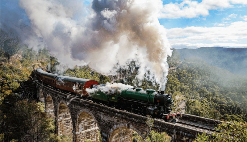 Zigzag steam train web Blue mountain 2002