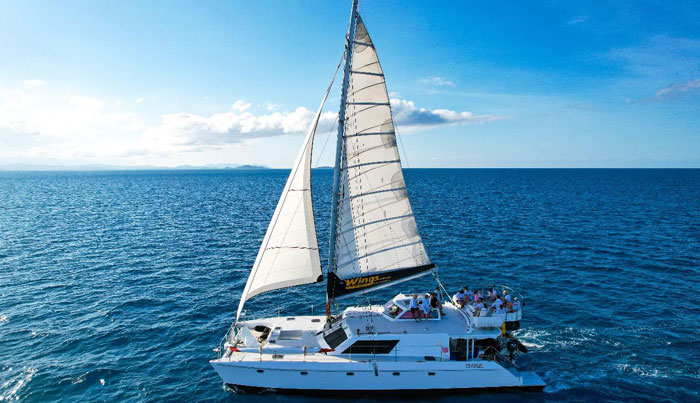 airlie beach sunset sail1