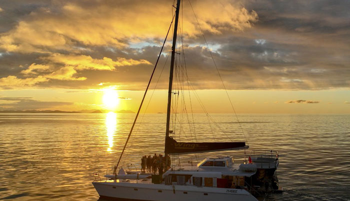 airlie beach sunset sail6