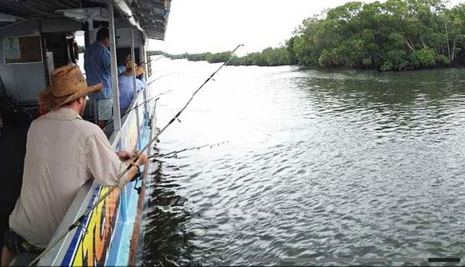 cairns fishing mud crab 1 jpg