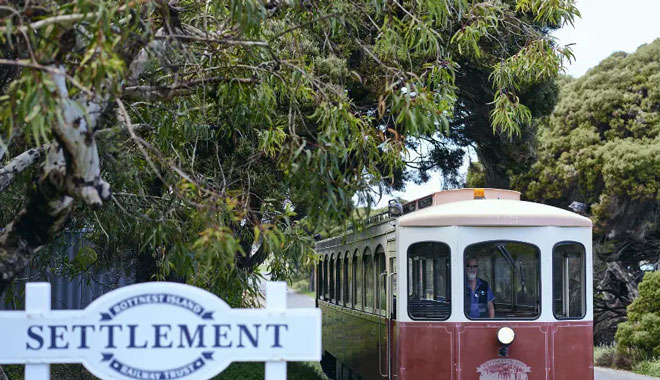 captain hussey historical train4