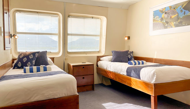 deep sea divers den overnight reef 006