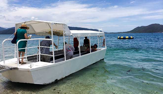 fitzroy island glassbottom boat