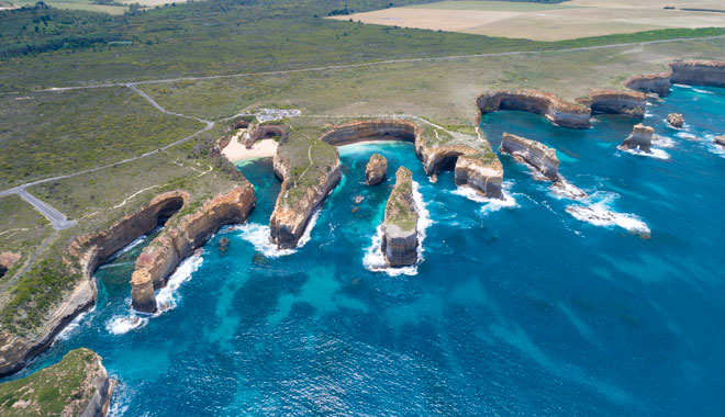 Loch Ard Gorge, Razorback and Island Arch, Great Ocean Road, Twelve Apostels, Australia