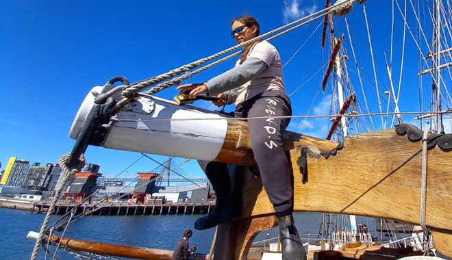 harbour cruise with historic goat island castles champagne tour5