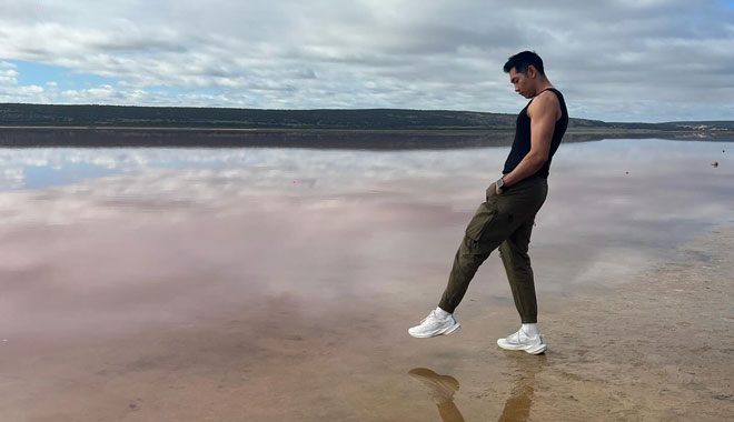 pink lake boy 002