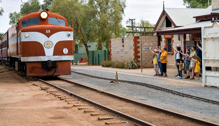 red centre journery tour emu run experience3